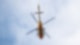 Ein Hubschrauber des ADAC fliegt.