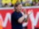 Bo Henriksen, Trainer beim 1. FSV Mainz 05, applaudiert.