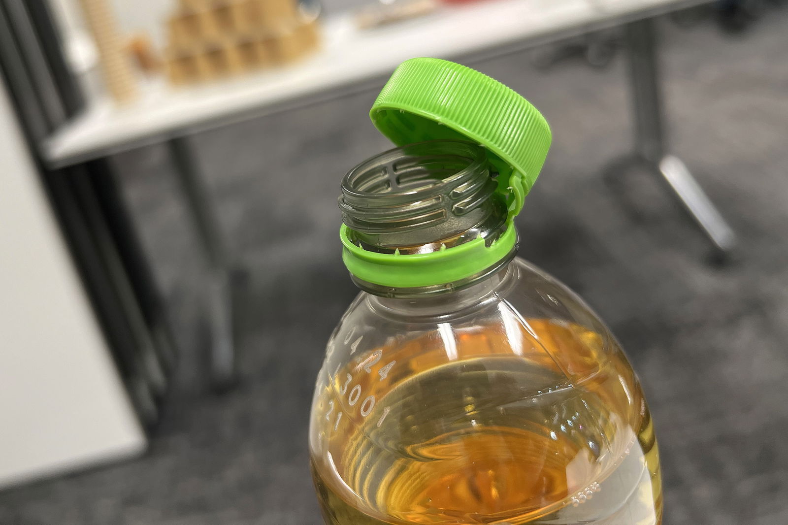 Deckel an Plastikflasche