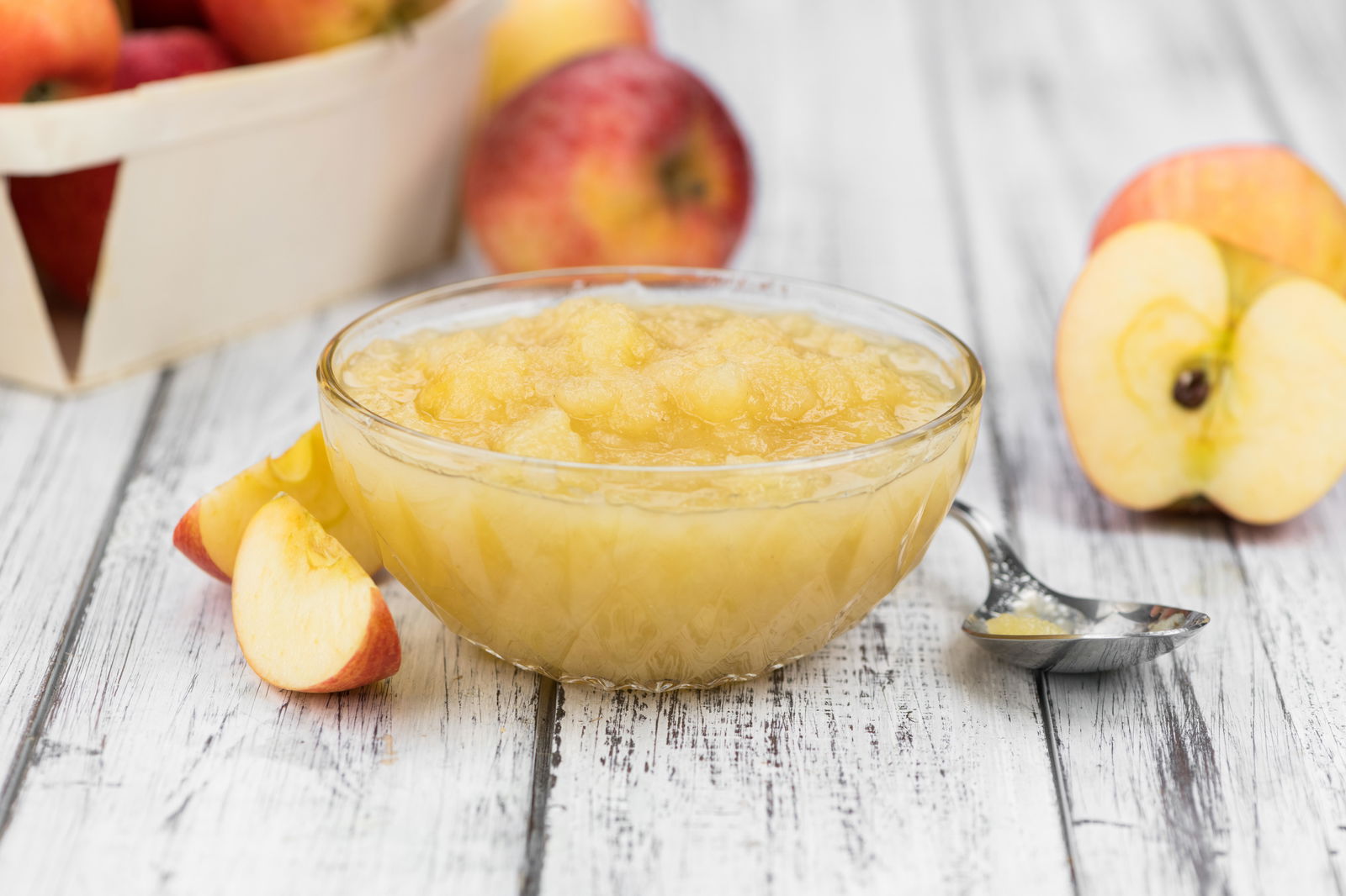 Apfelmus in einer Glasschale