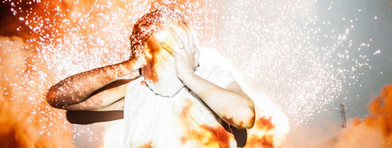 Mensch und Explosion 