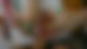 Mutter mit Kind beim Malen