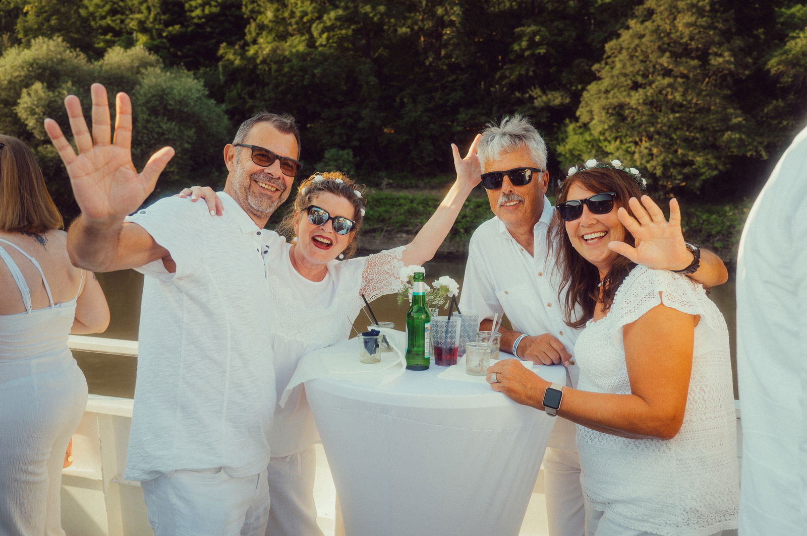 Regenbogen Partyschiff 2024