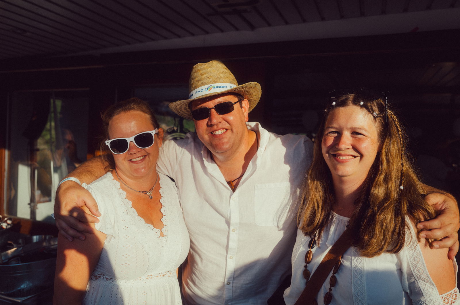 Regenbogen Partyschiff 2024