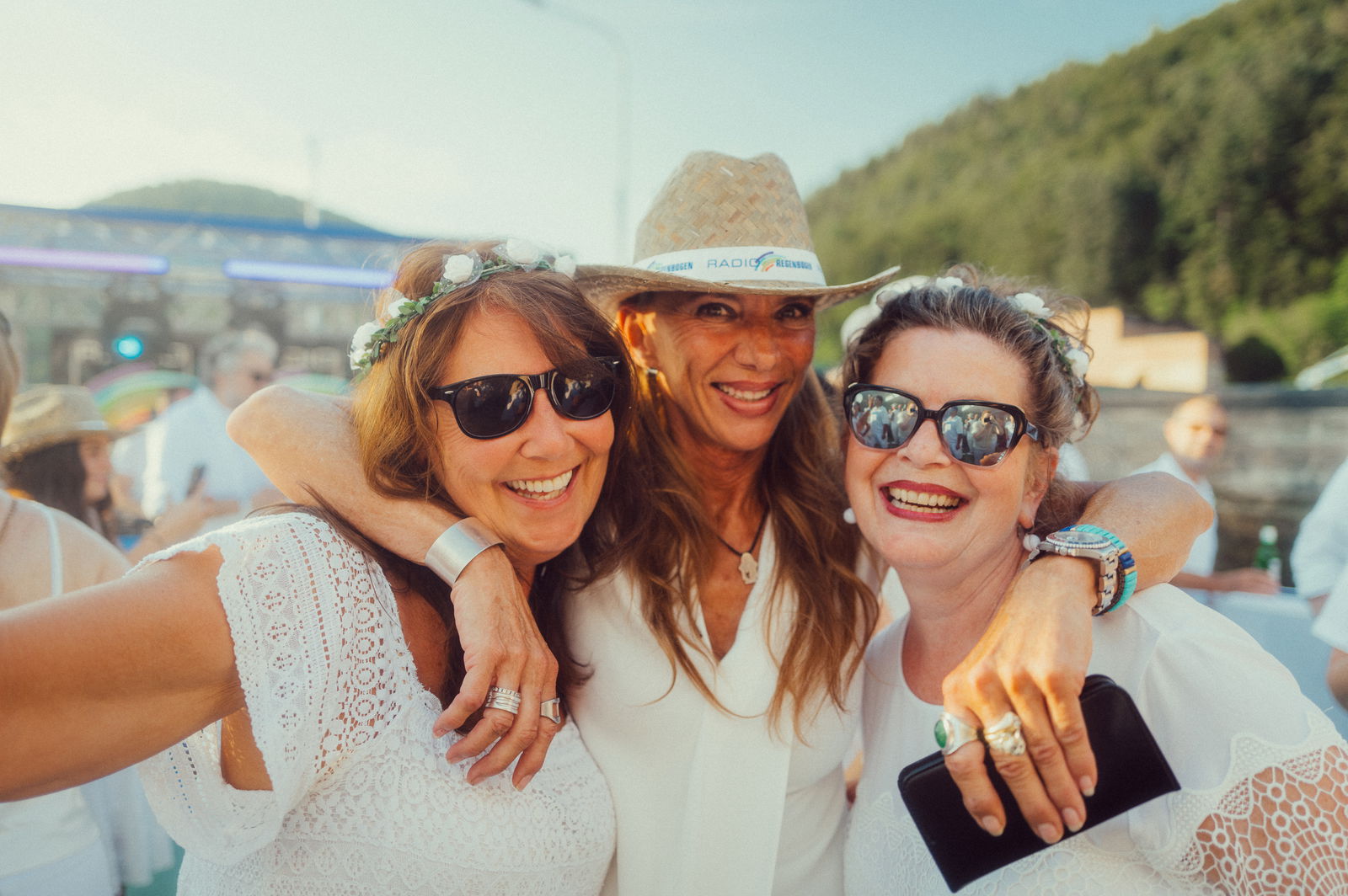 Regenbogen Partyschiff 2024