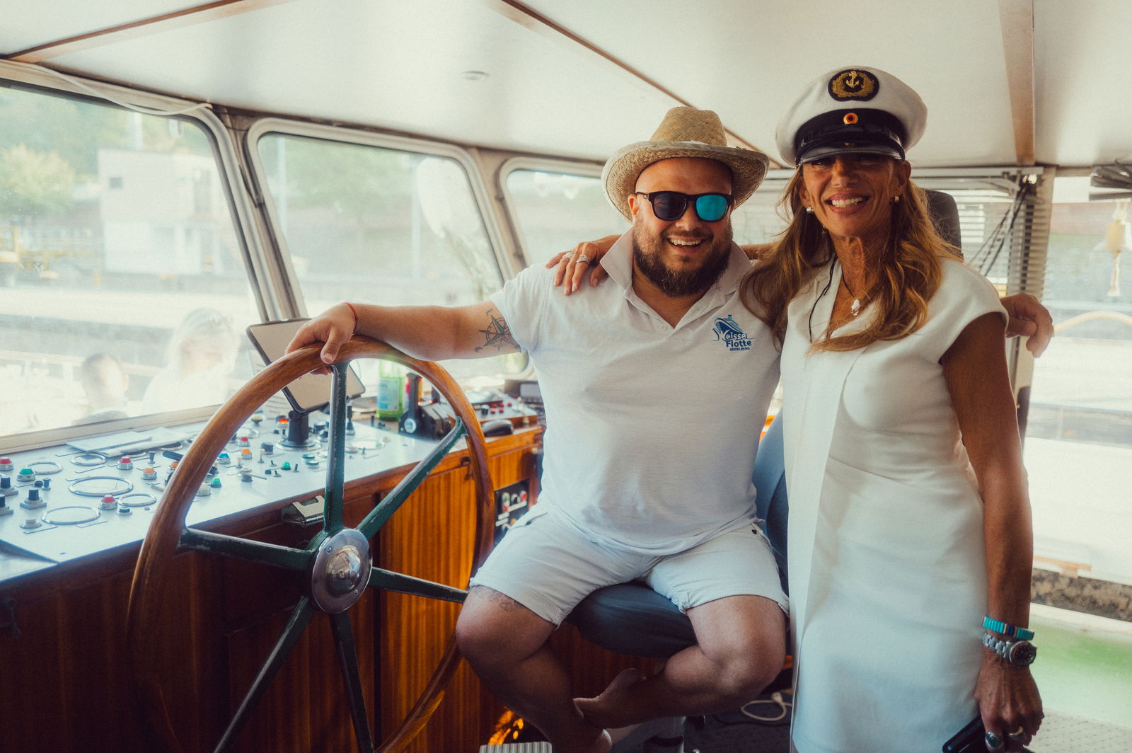 Regenbogen Partyschiff 2024