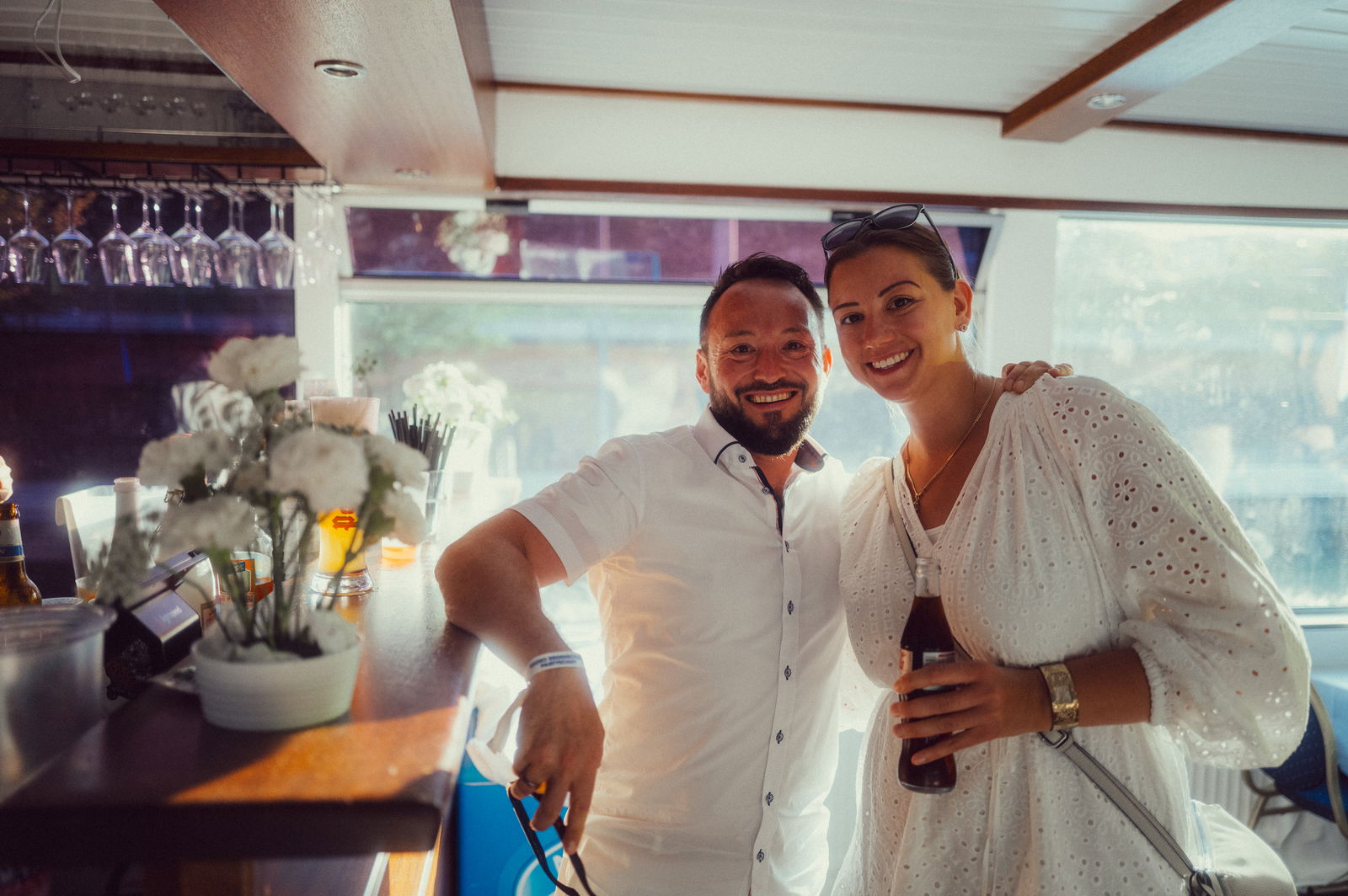 Regenbogen Partyschiff 2024