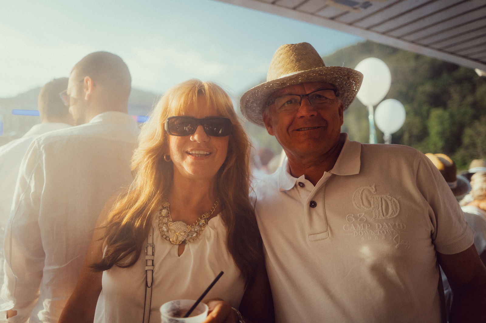 Regenbogen Partyschiff 2024