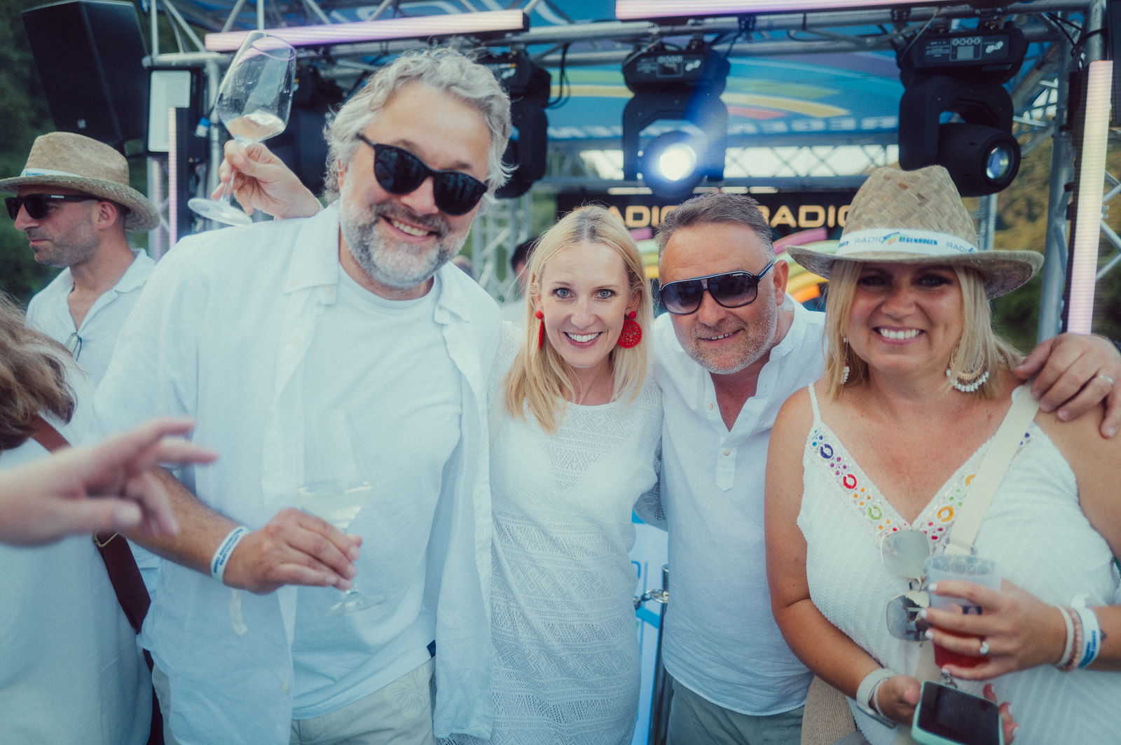 Regenbogen Partyschiff 2024