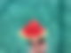 Frau hält ein Stück Wassermelone in der Hand