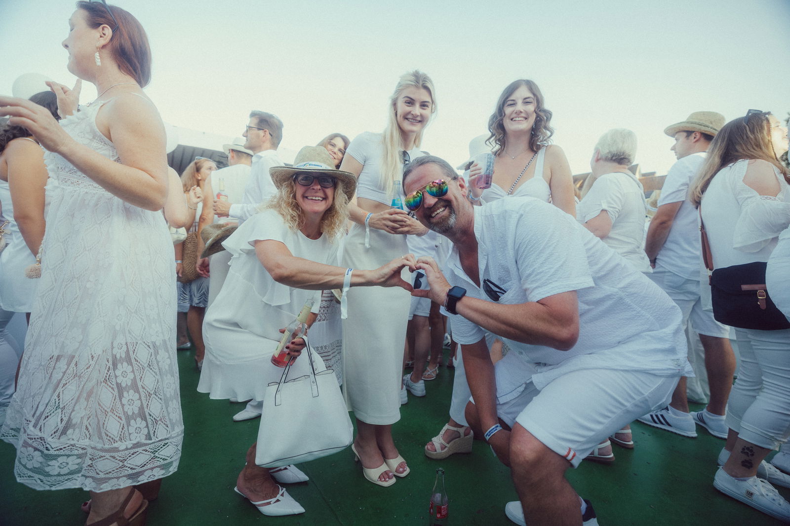 Regenbogen Partyschiff 2024