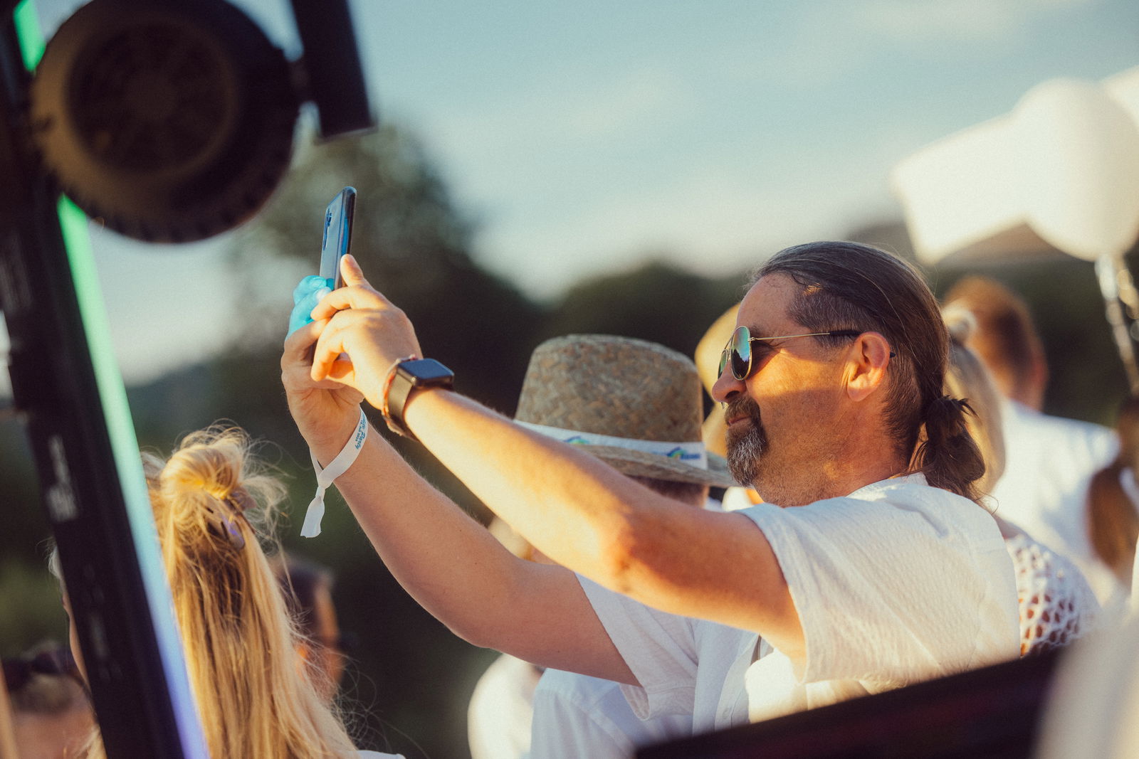 Regenbogen Partyschiff 2024