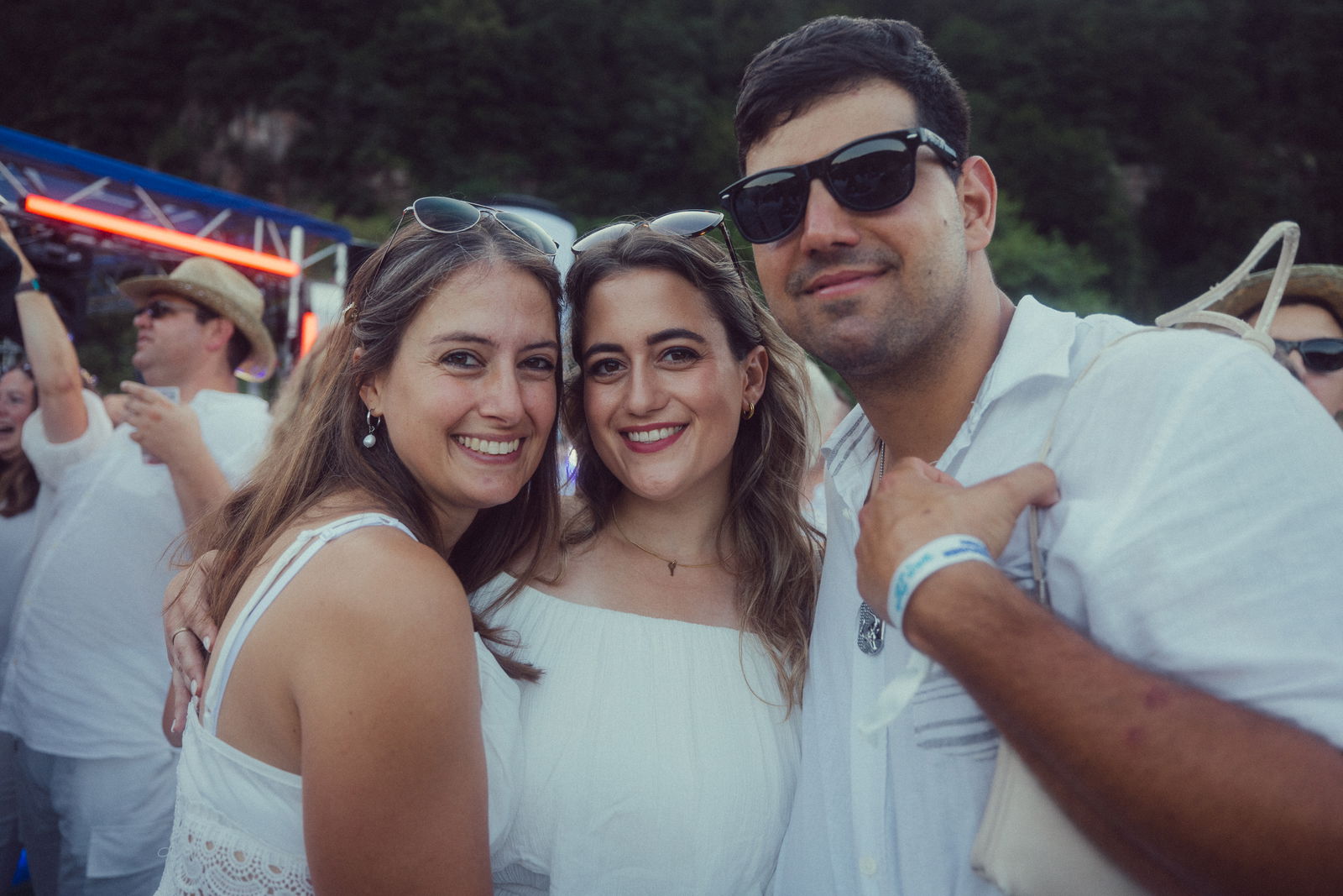 Regenbogen Partyschiff 2024