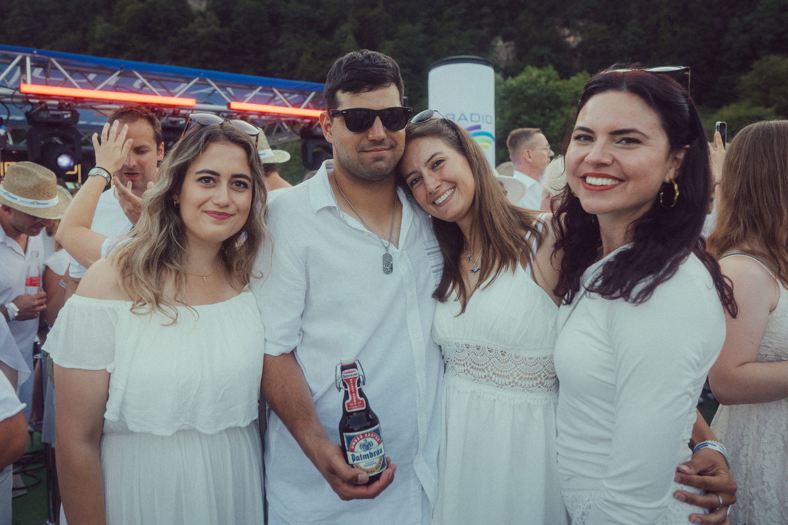 Regenbogen Partyschiff 2024