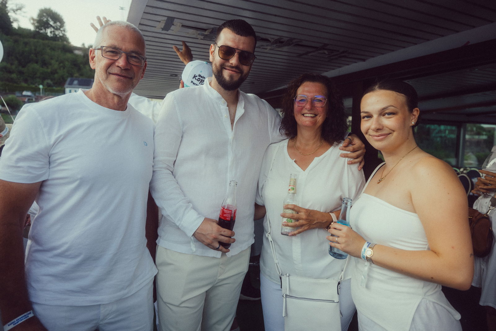 Regenbogen Partyschiff 2024