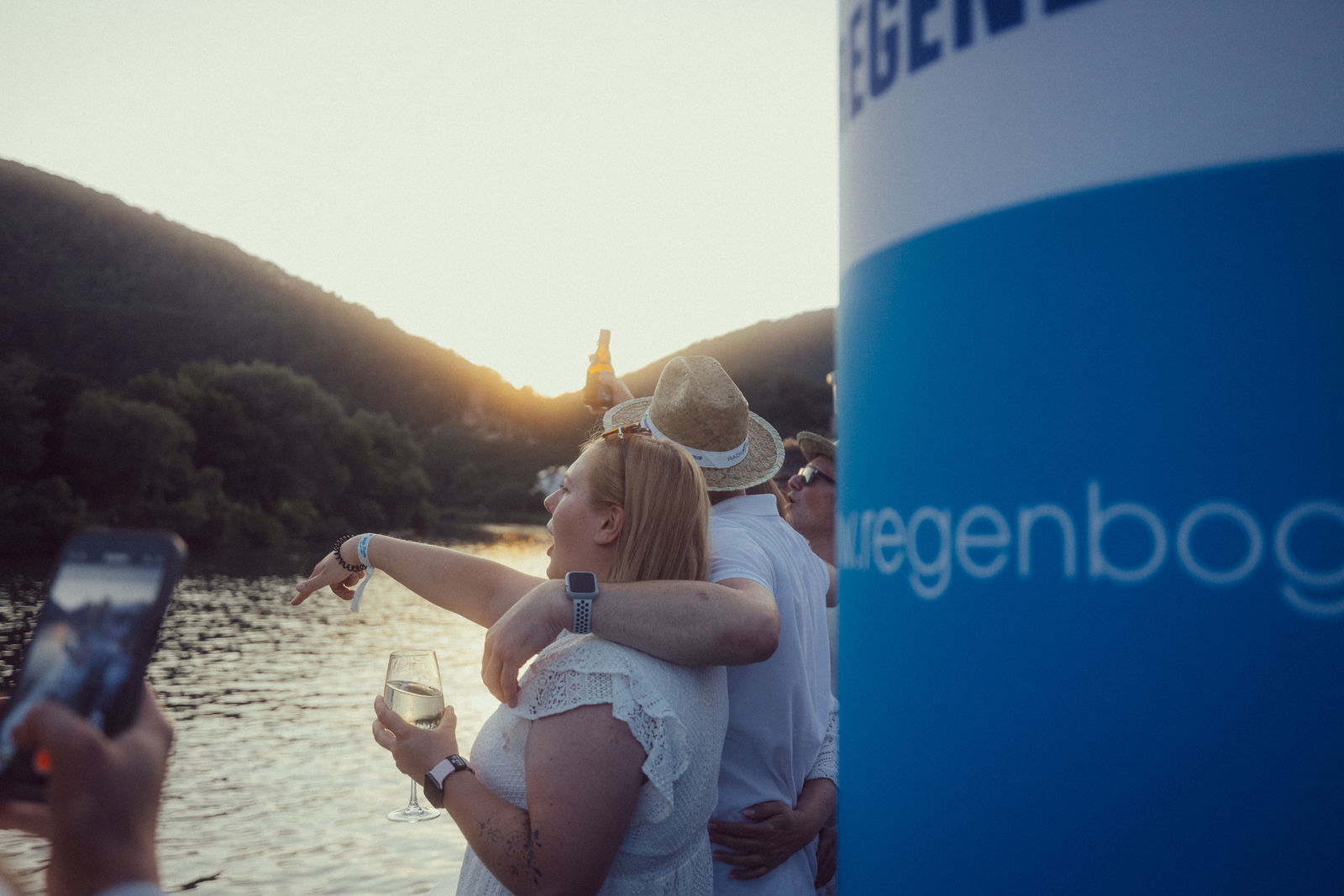 Regenbogen Partyschiff 2024