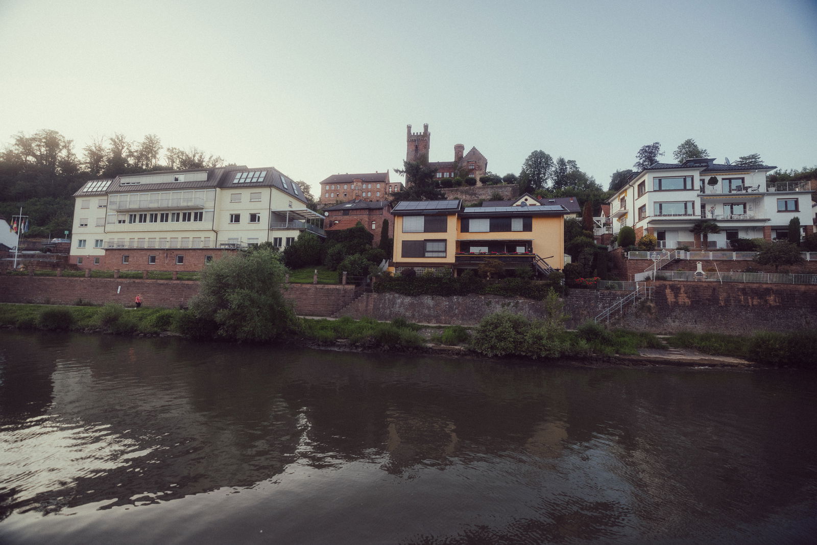 Regenbogen Partyschiff 2024