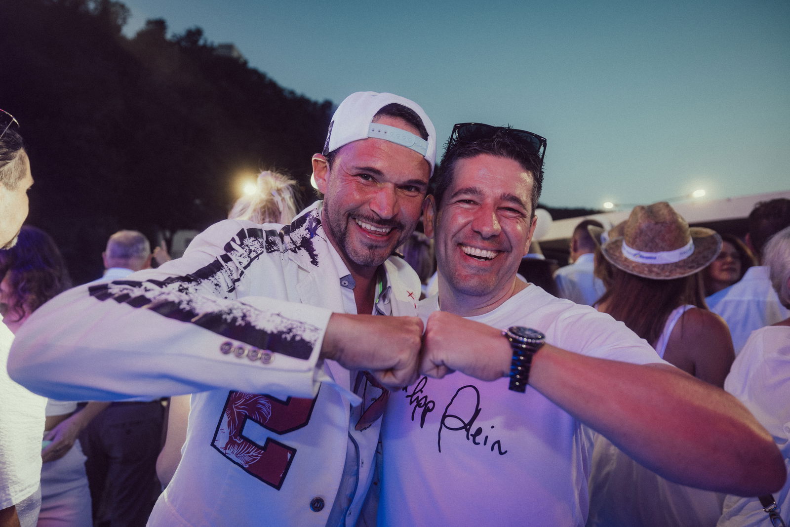 Regenbogen Partyschiff 2024