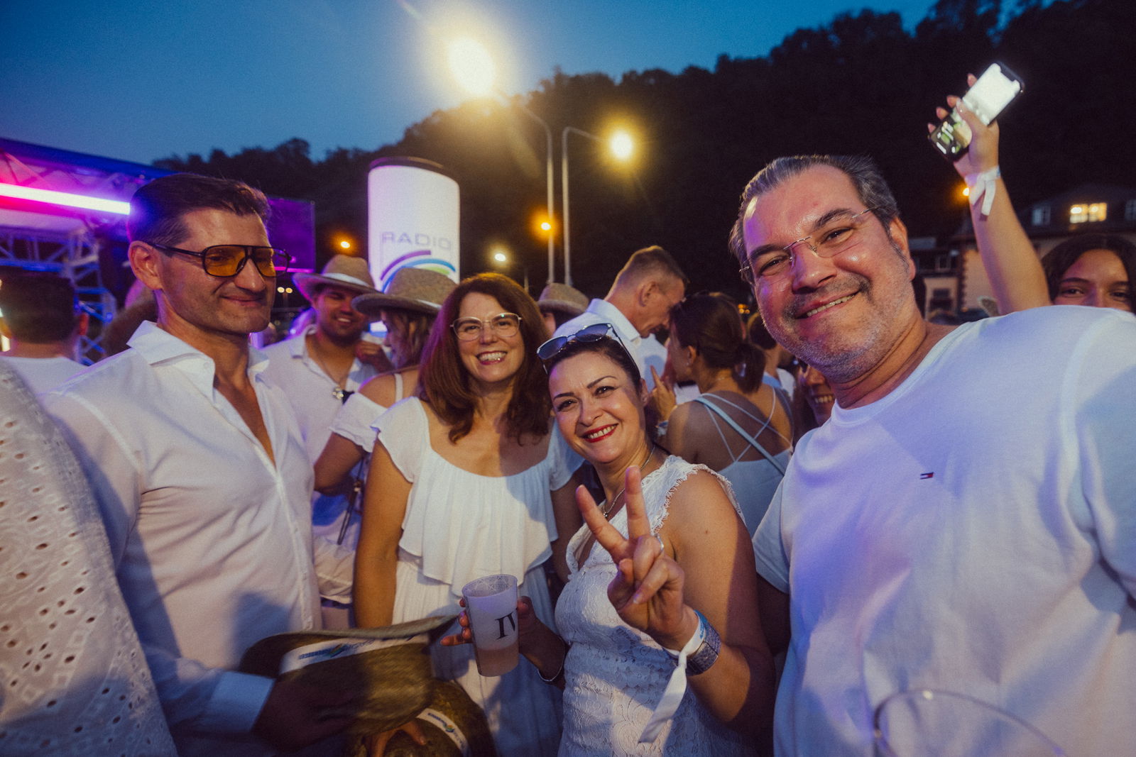 Regenbogen Partyschiff 2024