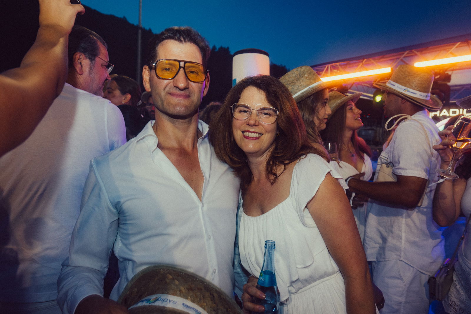 Regenbogen Partyschiff 2024