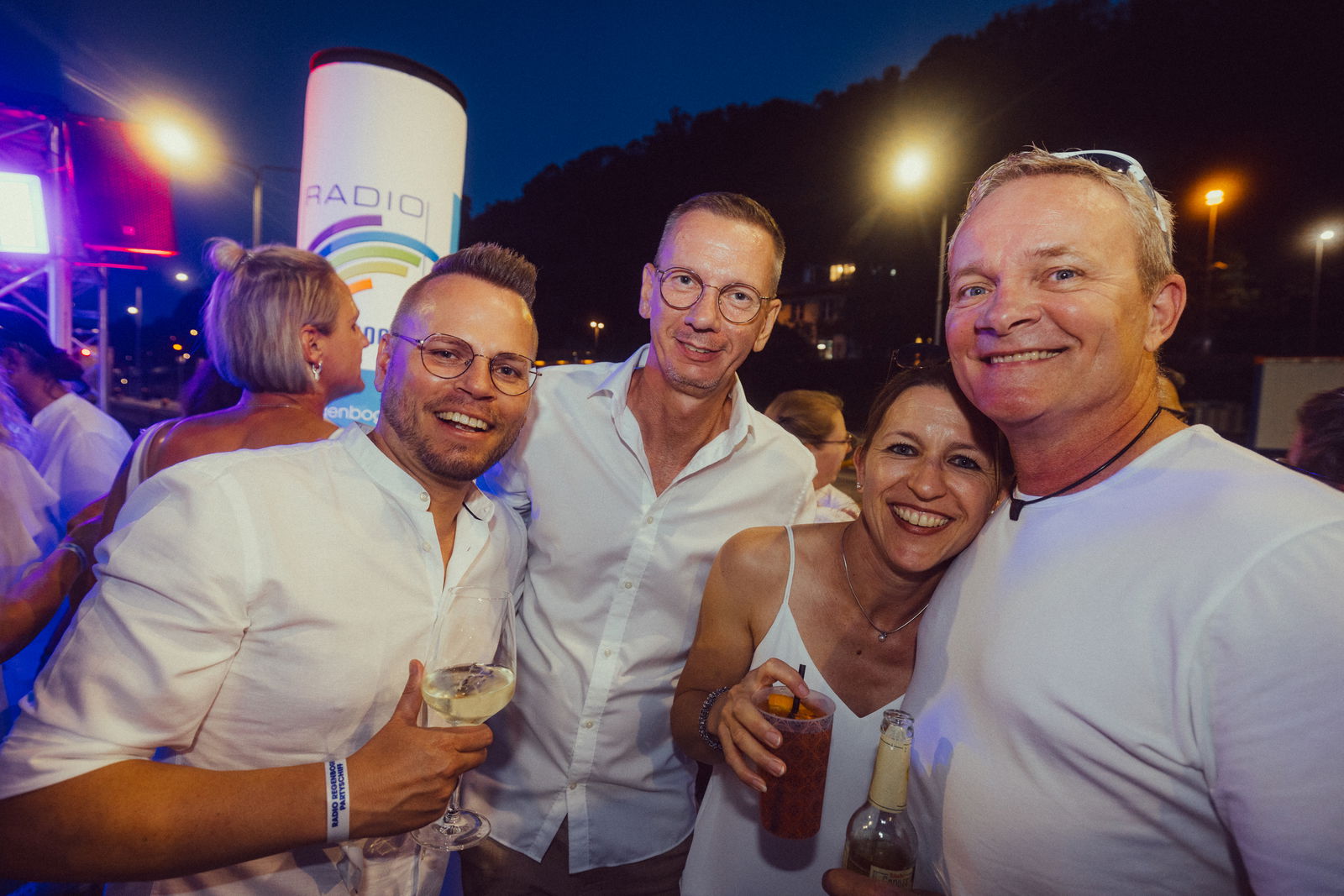 Regenbogen Partyschiff 2024