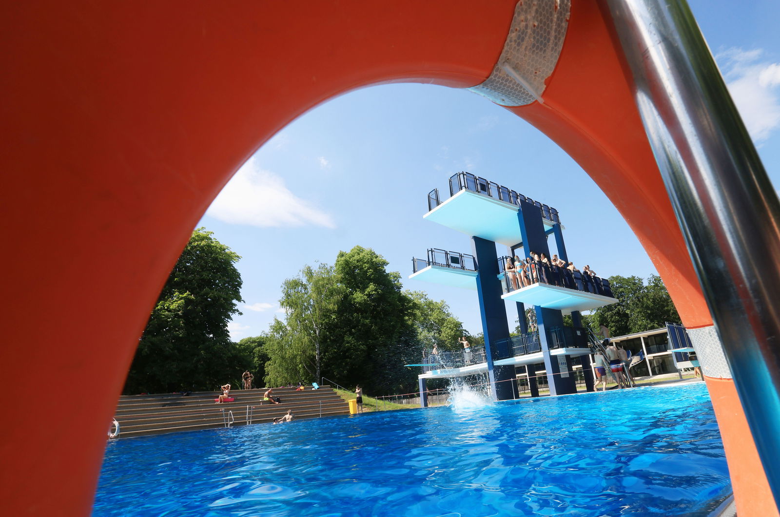 Sprungturm Schwimmbad