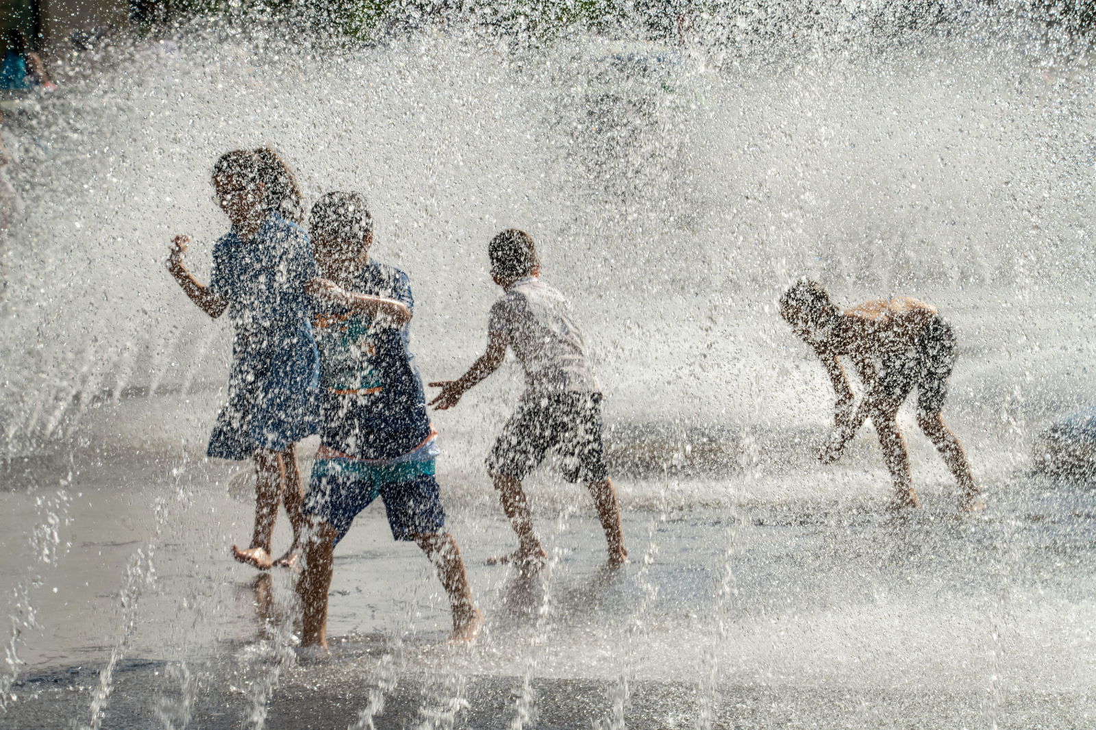 Kinder Brunnen Hitze Wasser