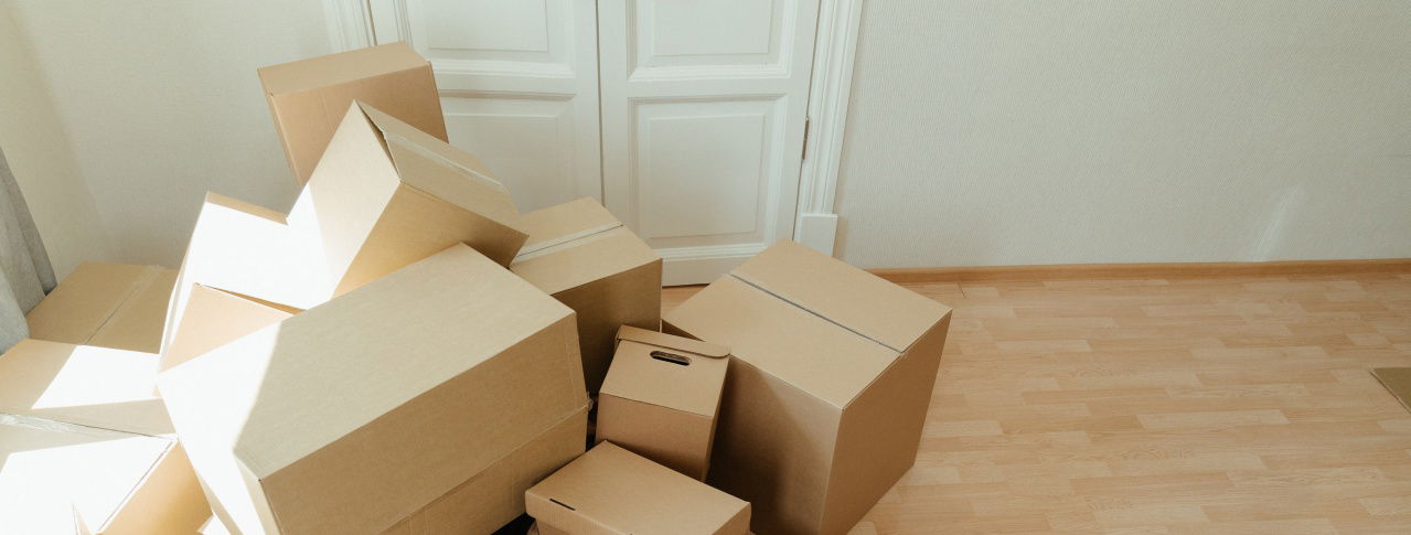 Kartons auf einem Haufen 