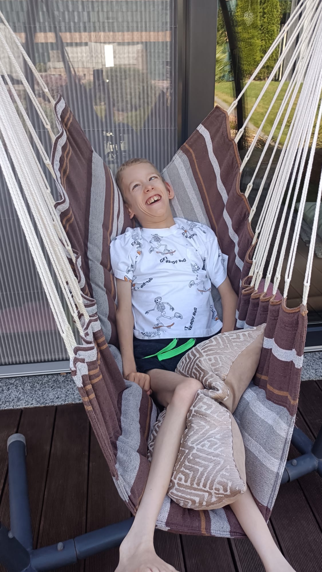 Elias aus Osterburken in Hängeschaukel