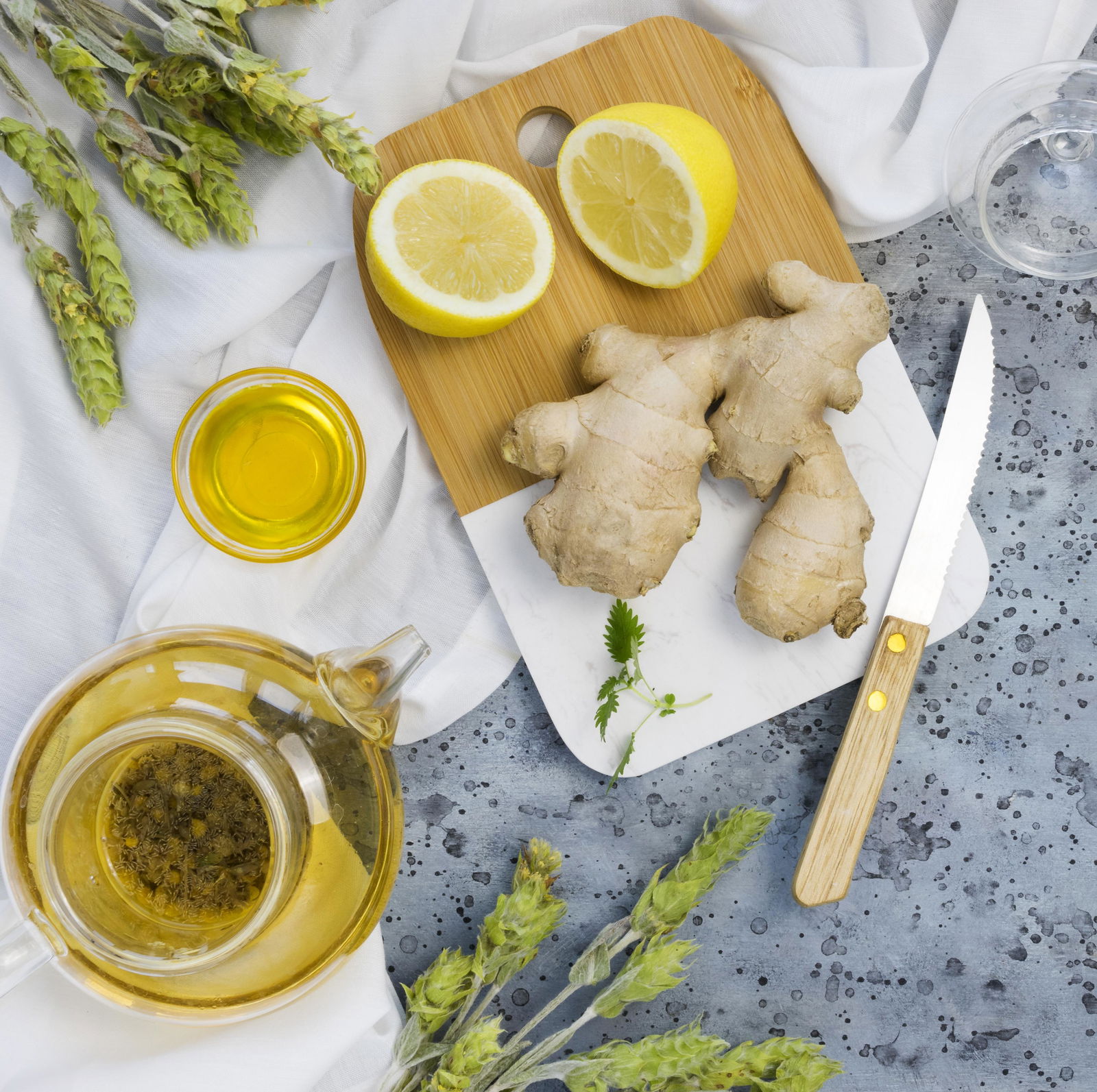 Ingwer auf einem Schneidebrett