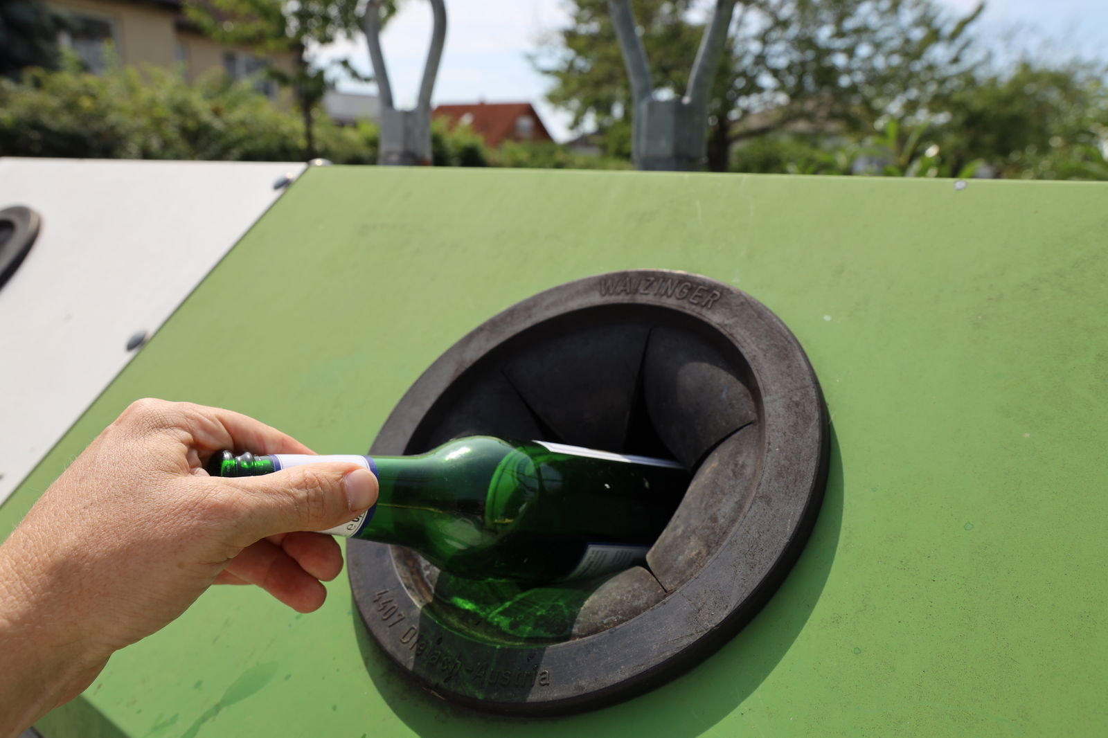 Glasrecycling im Container