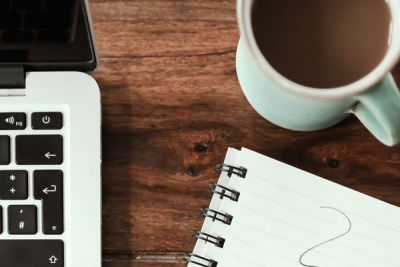 Kaffee, Block & Laptop