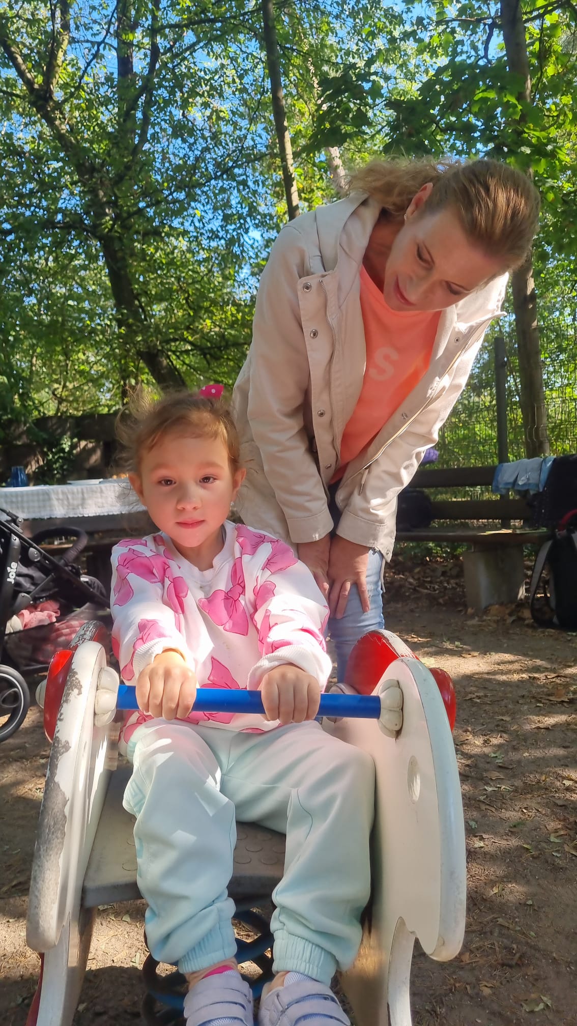 KuR Amelie auf Schaukeltier