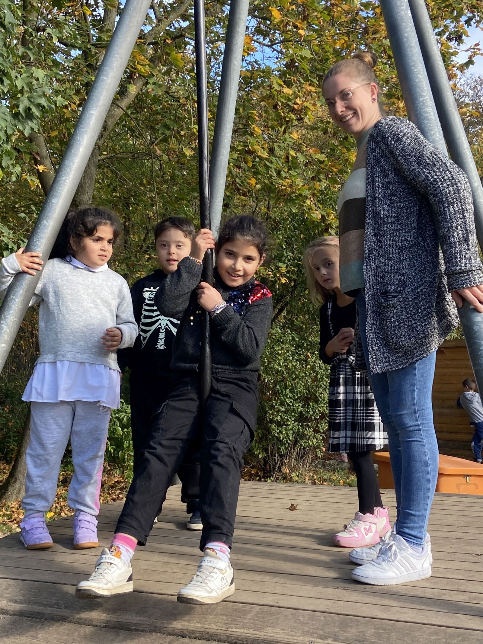 KuR Kinder der Eugen Neter Schule Mannheim an der Seilbahn