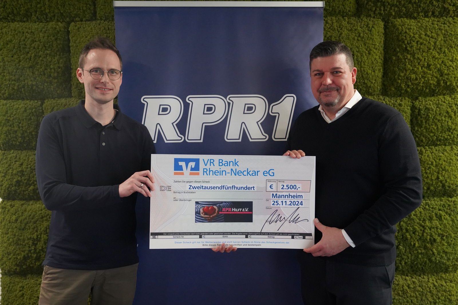 Spendenübergabe RPR Hilft VR Bank Rhein-Neckar