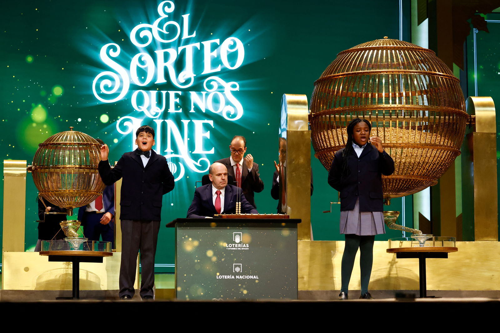 El Gordo Kinder verlesen die Gewinnerzahlen