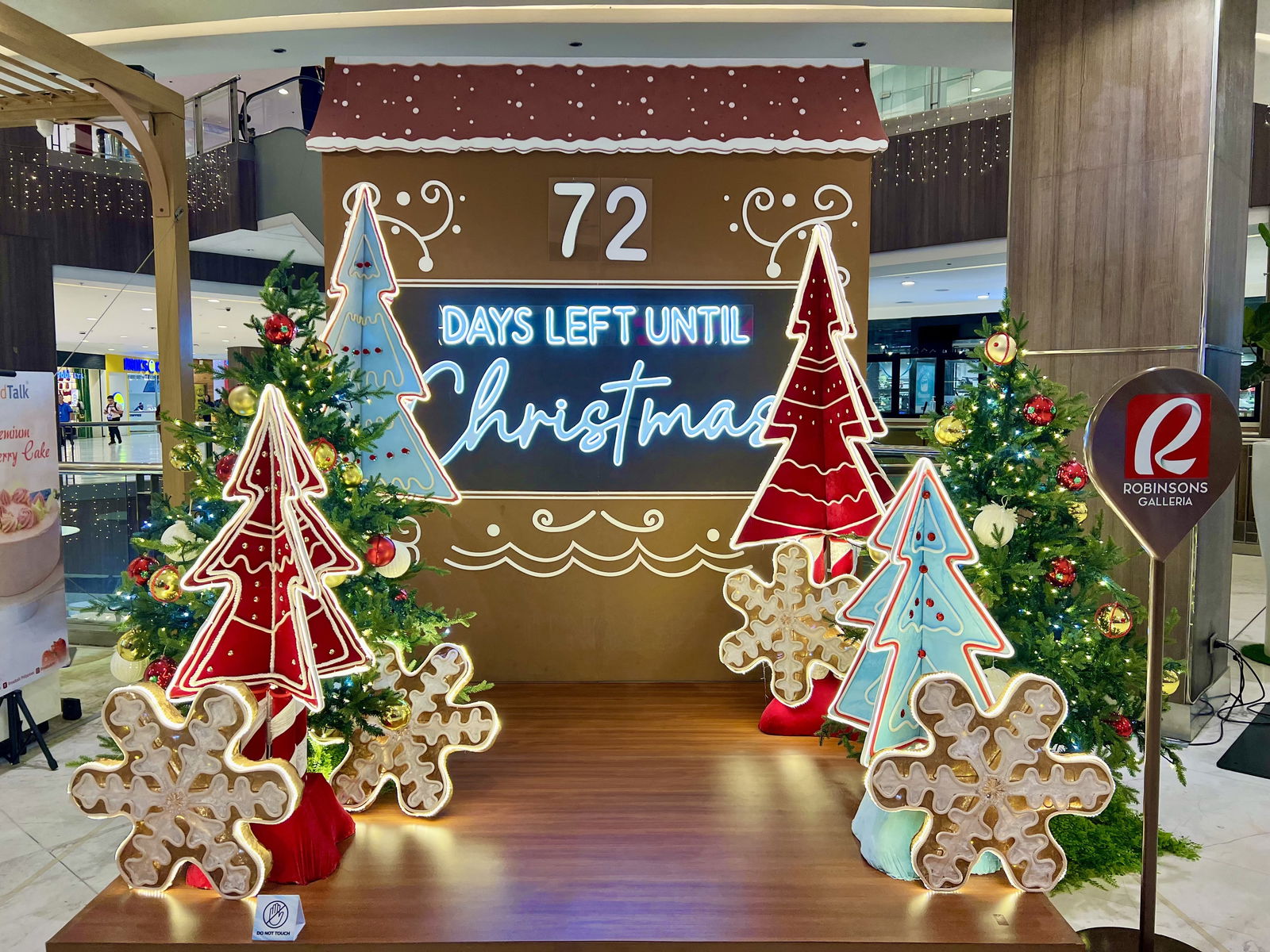 Weihnachtscountdown in einem Kaufhaus auf den Philippinen