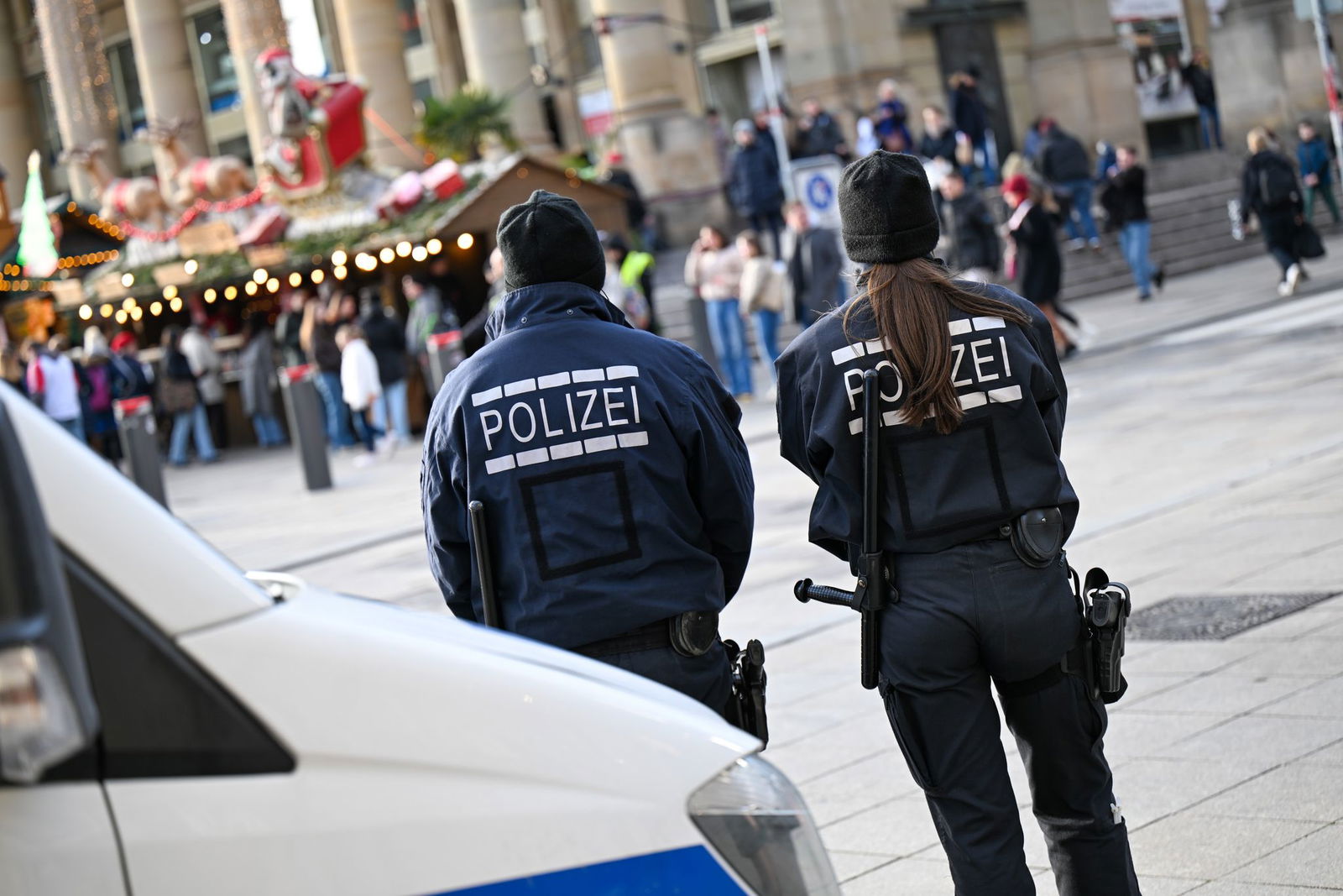 Die Polizei hat auf dem Weihnachtsmarkt in Stuttgart weniger Straftaten als im Vorjahr registriert. (Archivbild)