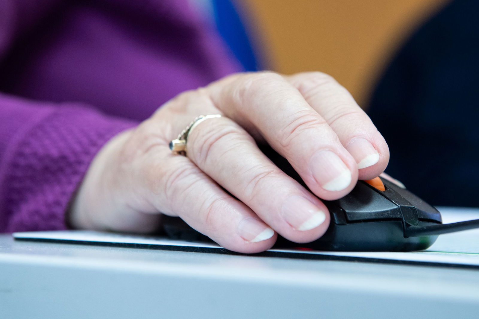 Ein Seniorenverband beklagt, dass es WLAN nicht in allen Alten- und Pflegeheimen gibt (Symbolbild).