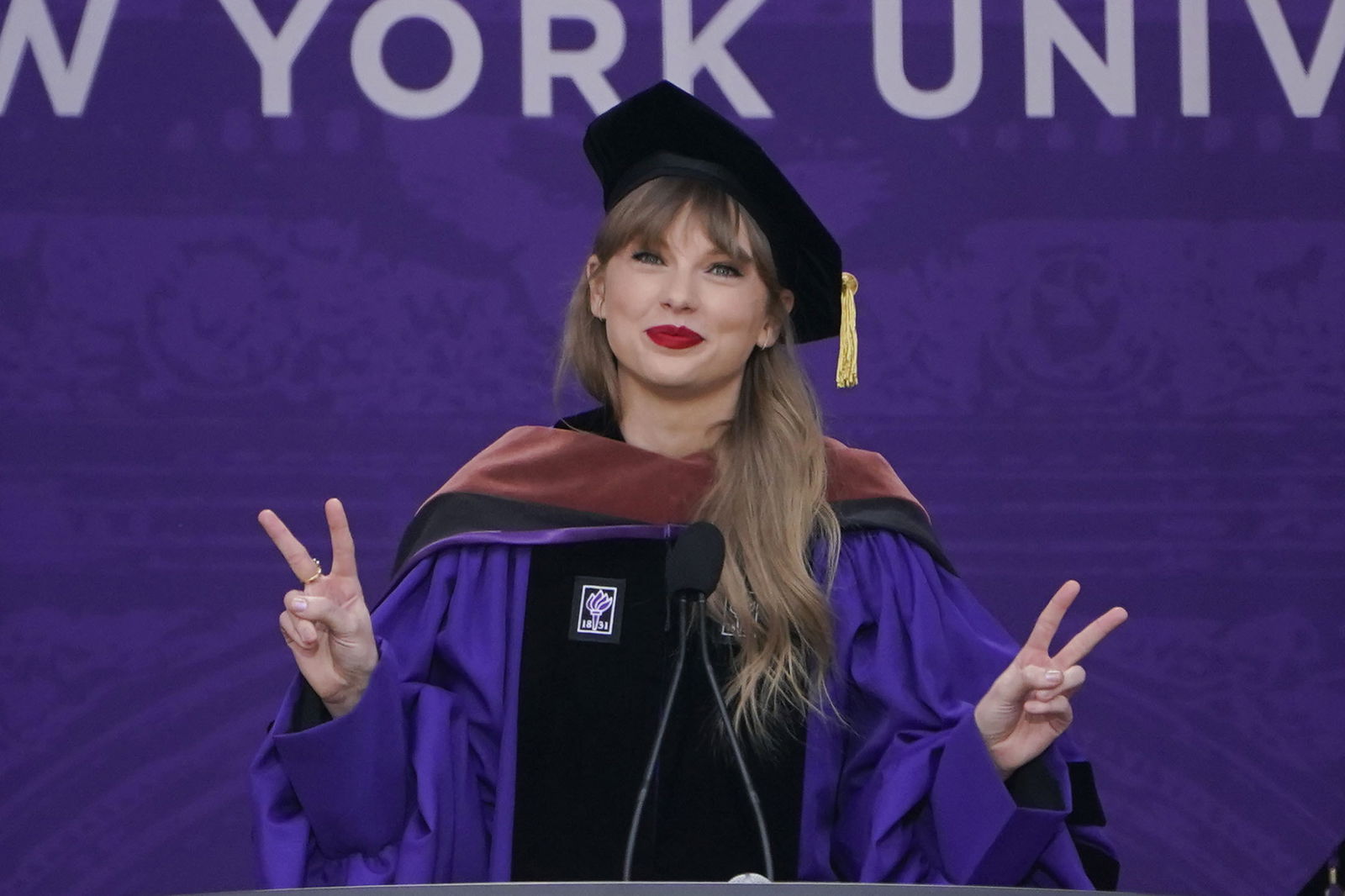 2022 bekam Taylor Swift den Ehrendoktor der Universität von New York verliehen 