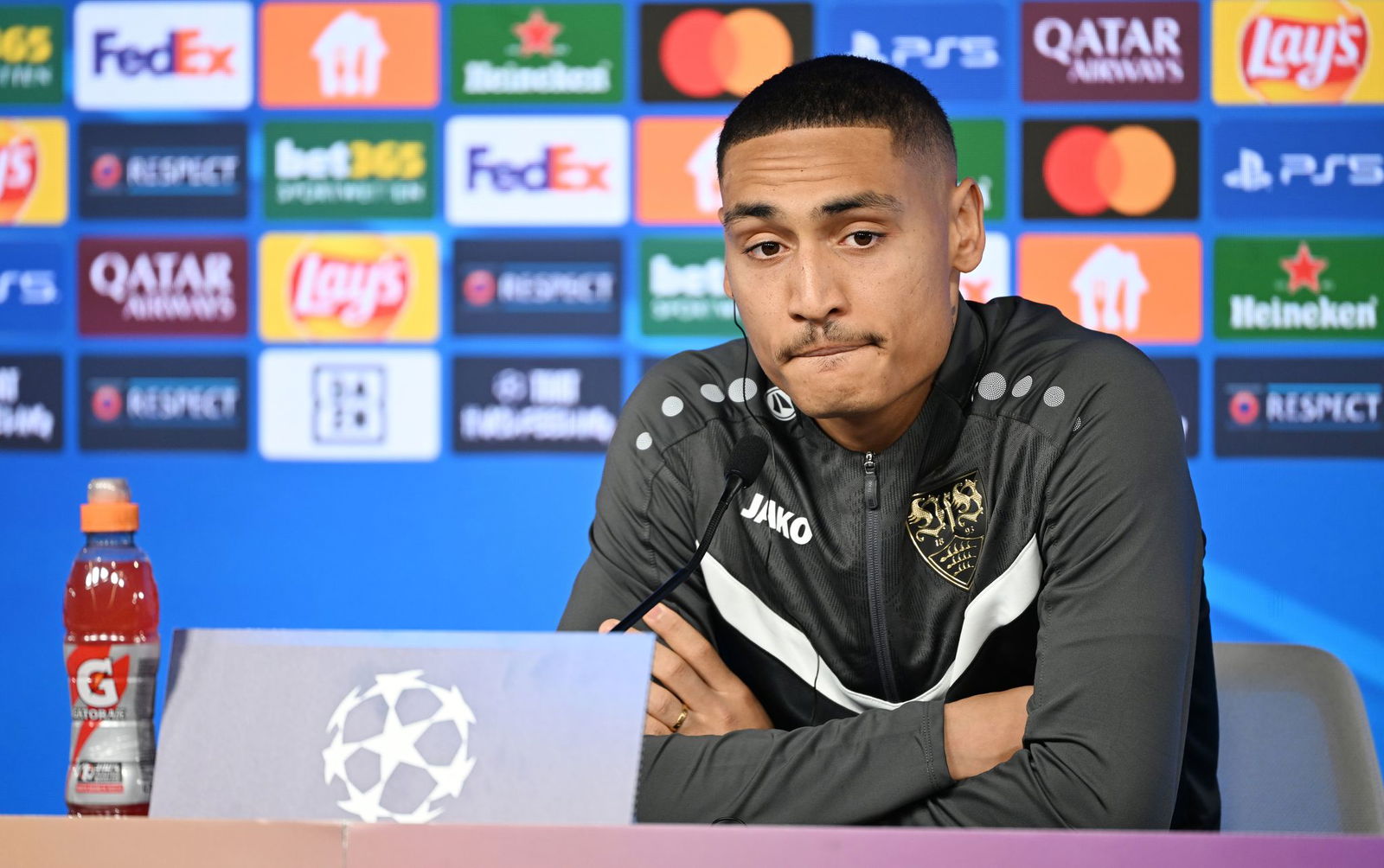 Stuttgarts Enzo Millot spricht über seine Zukunft.