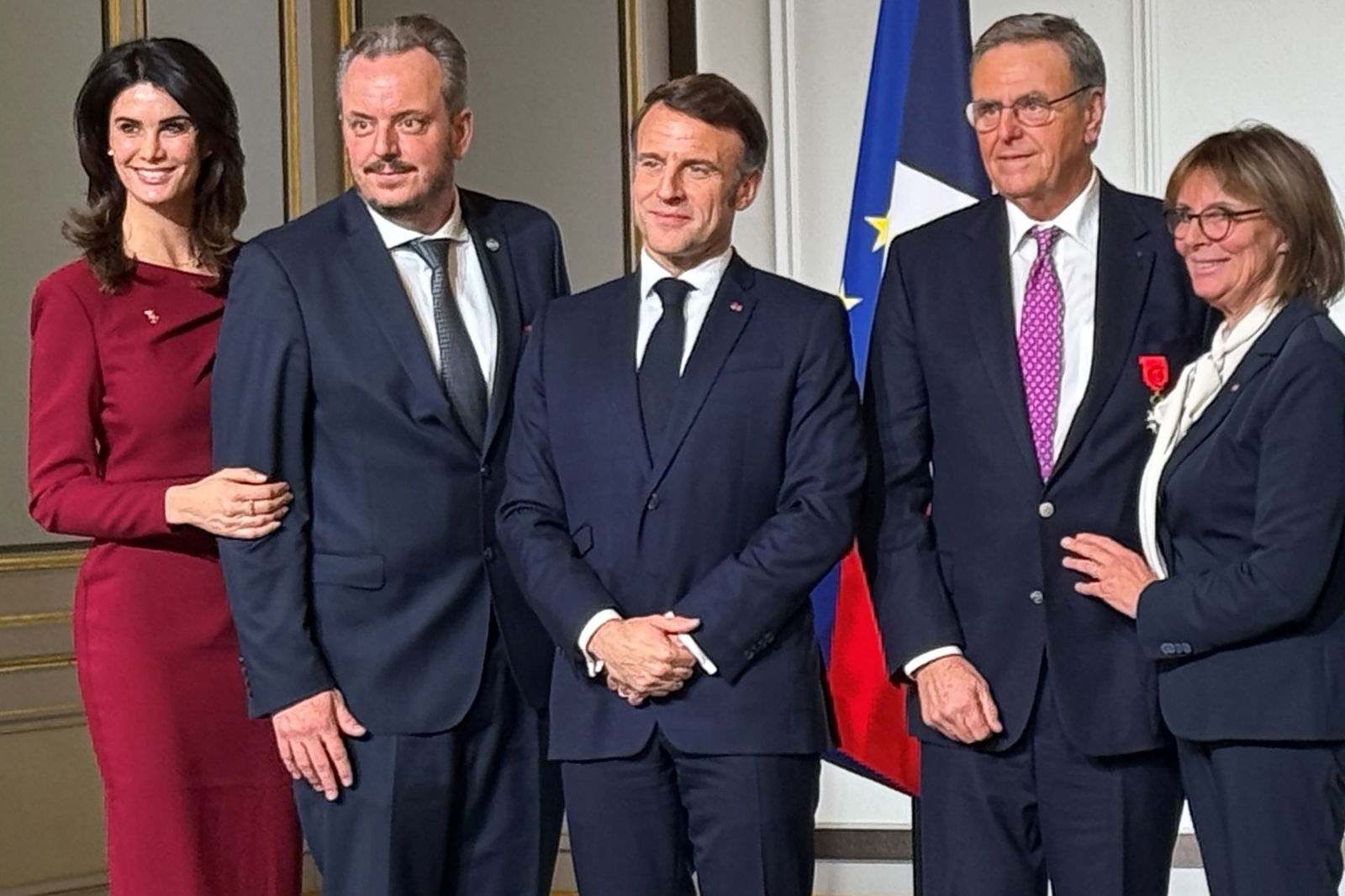 50 Jahre nach der Gründung des Europa-Parks haben Gründer Roland Mack und sein Sohn Michael von Präsident Emmanuel Macron eine hohe Auszeichnung erhalten.