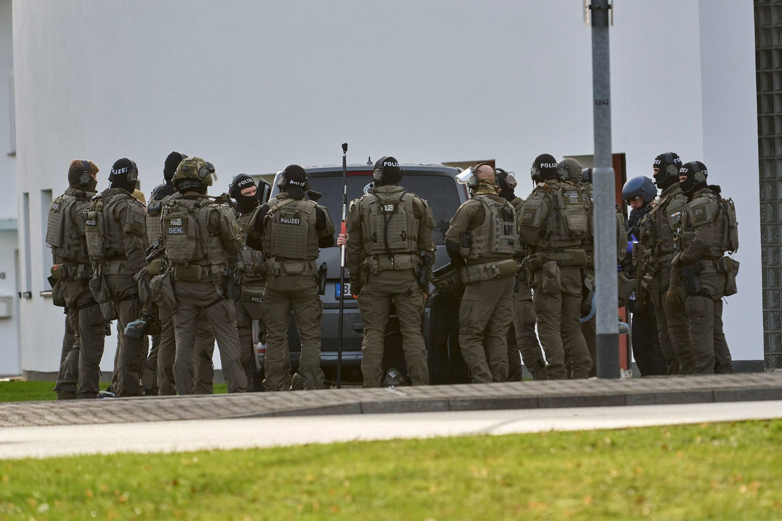 Gefährliche Lagen sind das Berufsfeld von SEK-Beamten. (Archivbild) 