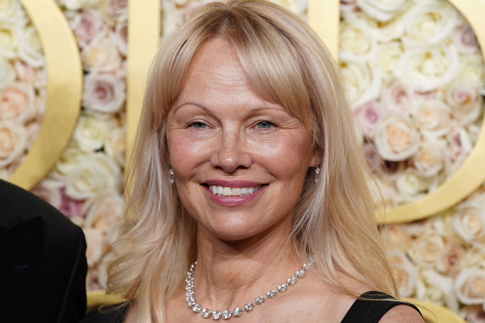 Schauspielerin Pamela Anderson wäre einmal beinahe von einem Fremden im Flugzeug angegriffen worden. (Archivfoto)