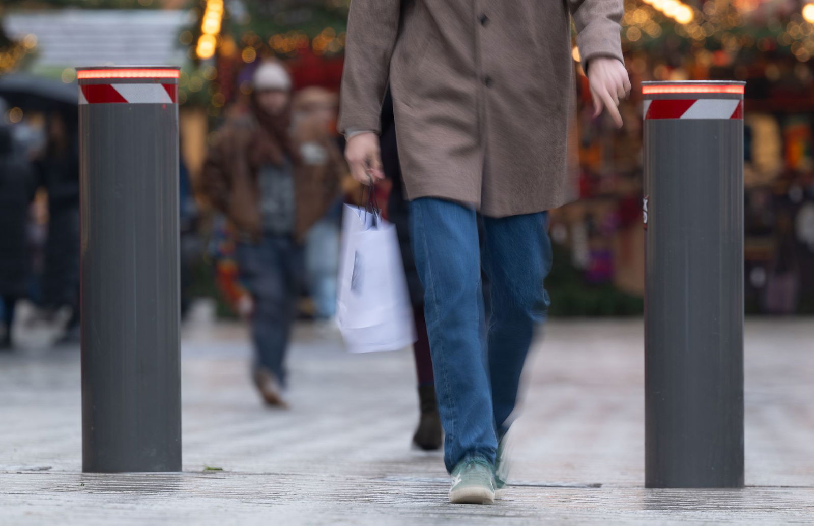 Ein ausfahrbarer Poller hat in Bad Urach einen Linienbus aufgebockt. (Symbolbild)