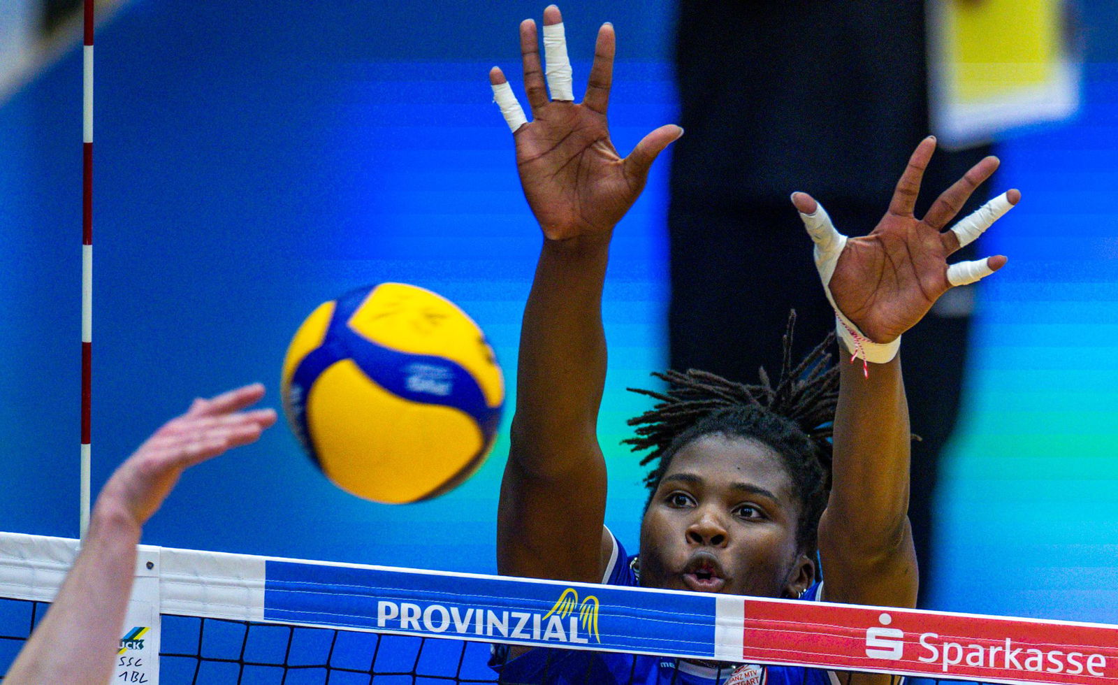 Hände hoch: Krystal Rivers vom Allianz MTV Stuttgart.