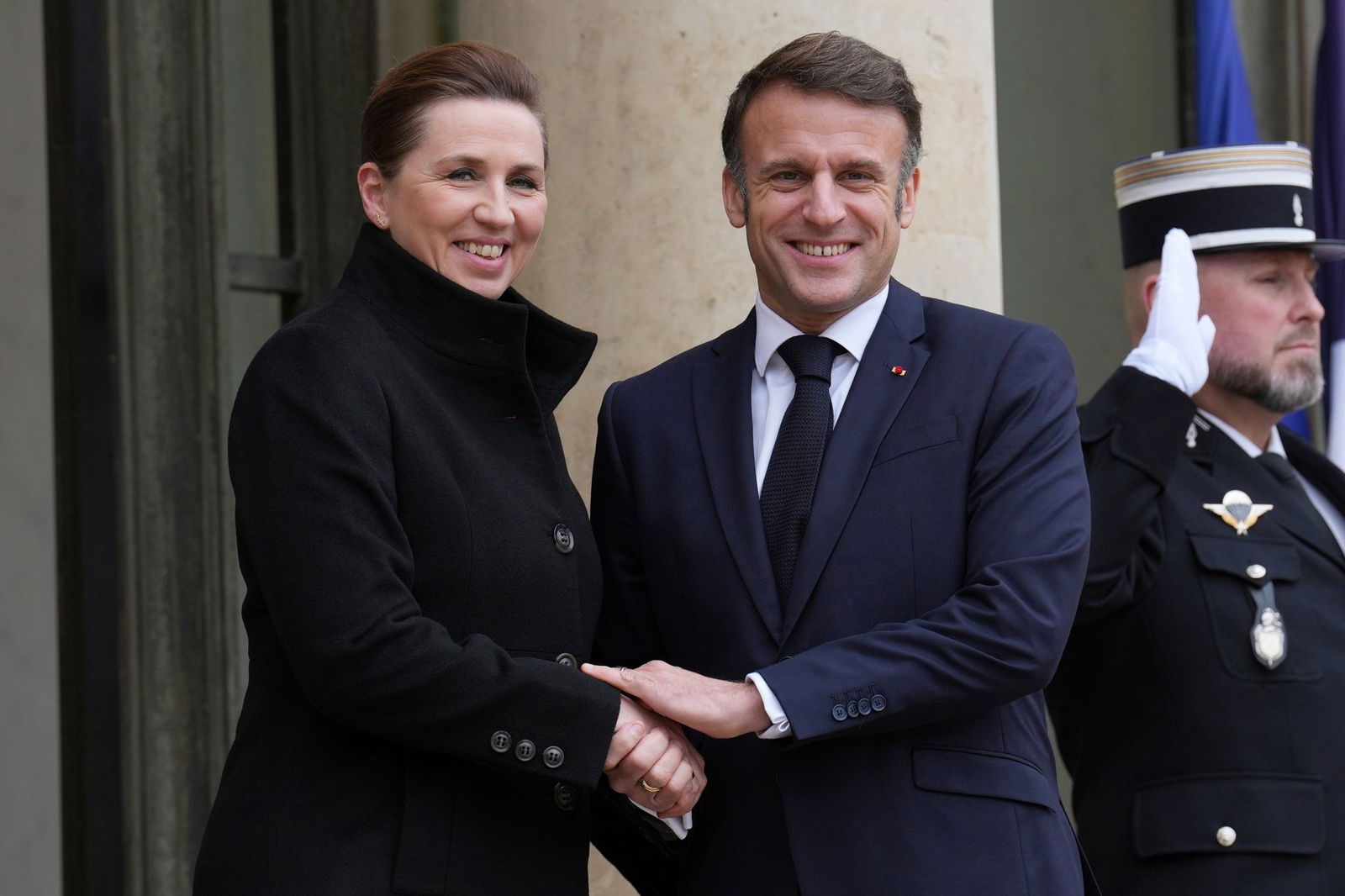 Nach Scholz besuchte Frederiksen auch Emmanuel Macron.