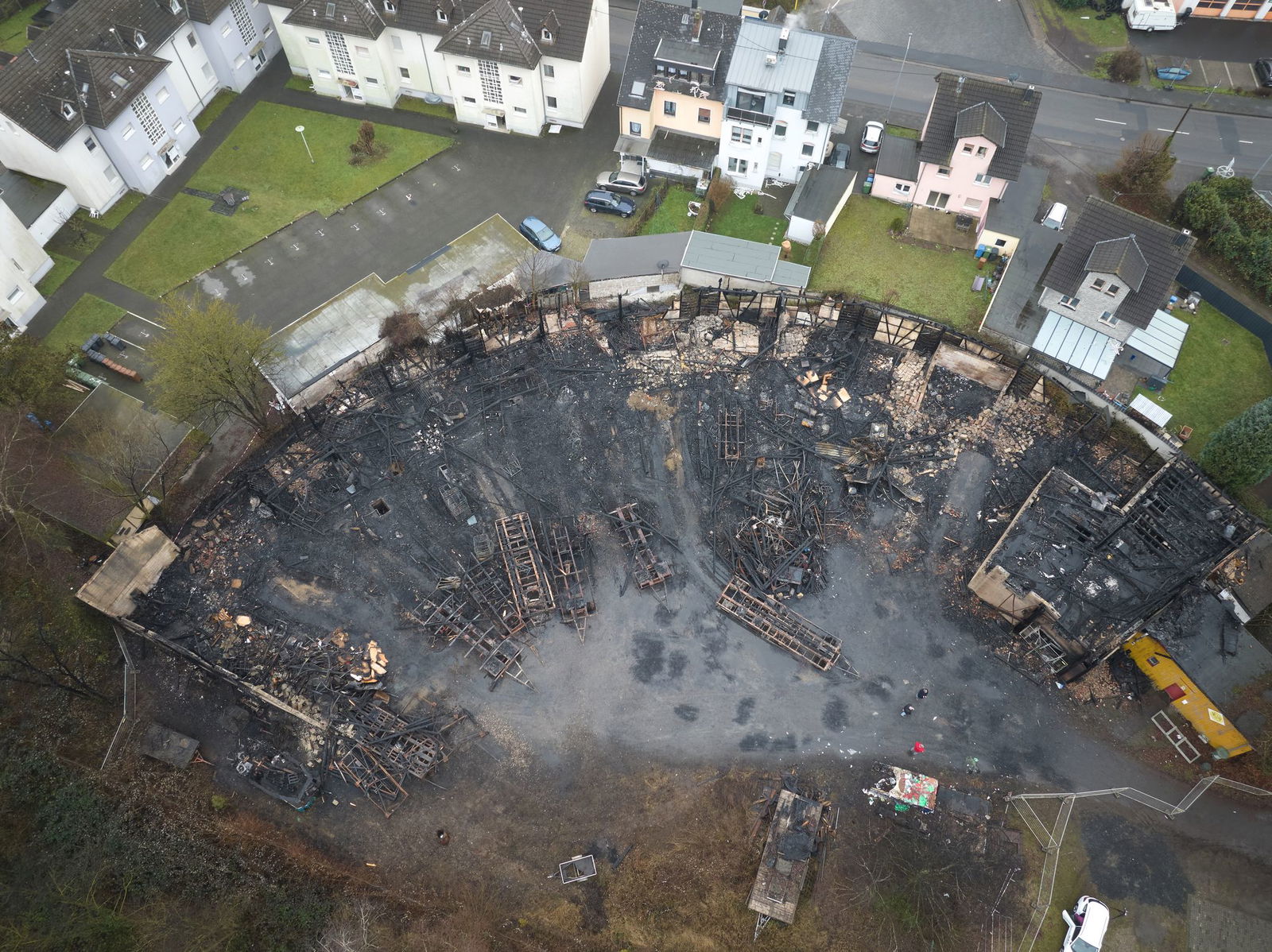 Über die Schwere der Verletzungen konnte zunächst keine Angabe gemacht werden. 