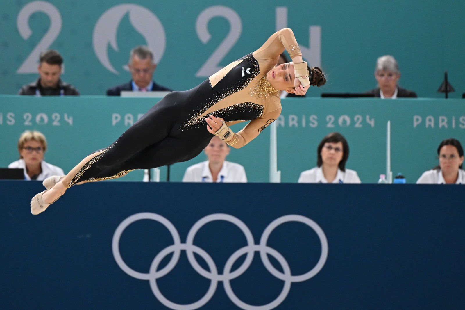 In Schieflage: Auch Pauline Schäfer-Betz prangert das System an.