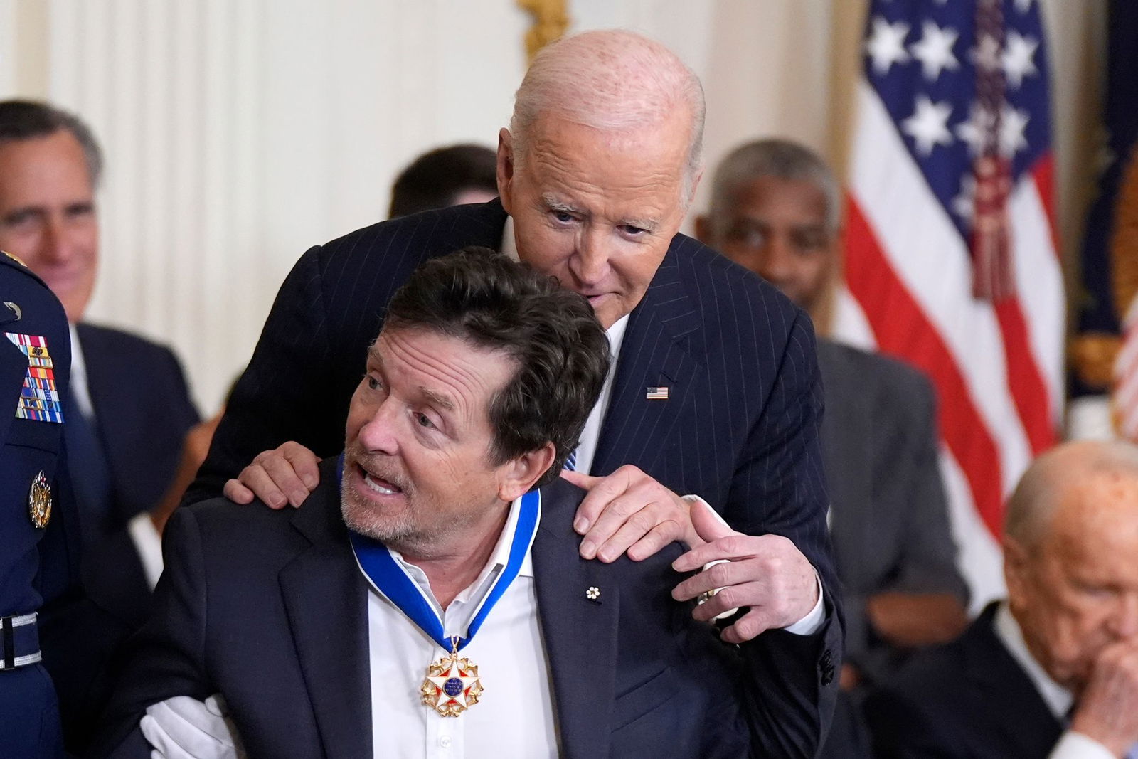 Die Freiheitsmedaille ist die höchste zivile Auszeichnung der USA - sie ging auch an den Schauspieler Michael J. Fox, der an Parkinson erkrankt ist.